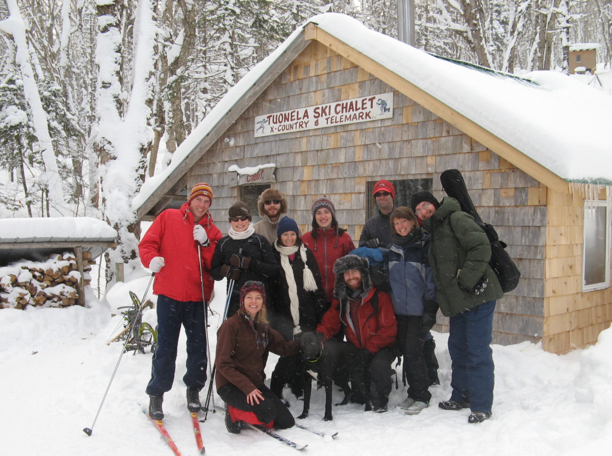 Zoom in Marie & Park group al frente Chalet Jan 31