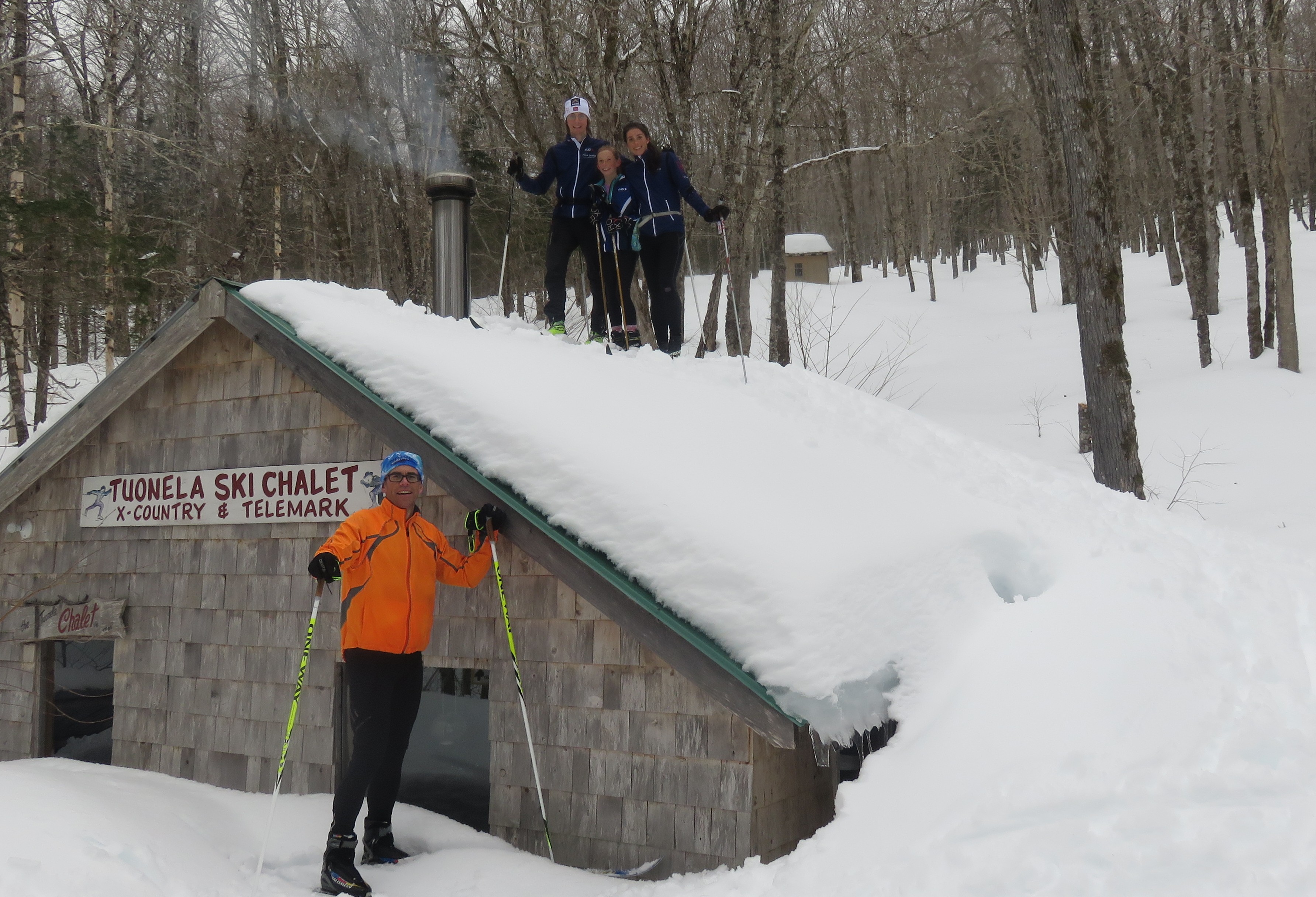 Chalet roftop John & Family + Colin.JPG Chalet roftop John & Family + Colin.JPG